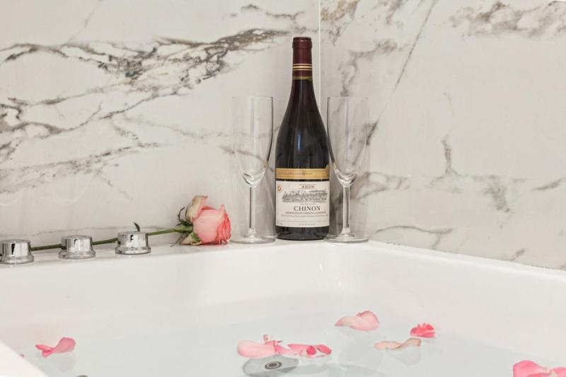 Lavie Maison Hot Tub And Ac Near Arc De Triomphe Paris Bagian luar foto