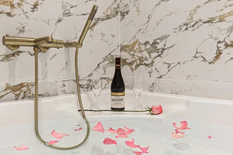 Lavie Maison Hot Tub And Ac Near Arc De Triomphe Paris Bagian luar foto