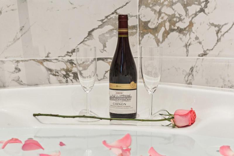 Lavie Maison Hot Tub And Ac Near Arc De Triomphe Paris Bagian luar foto