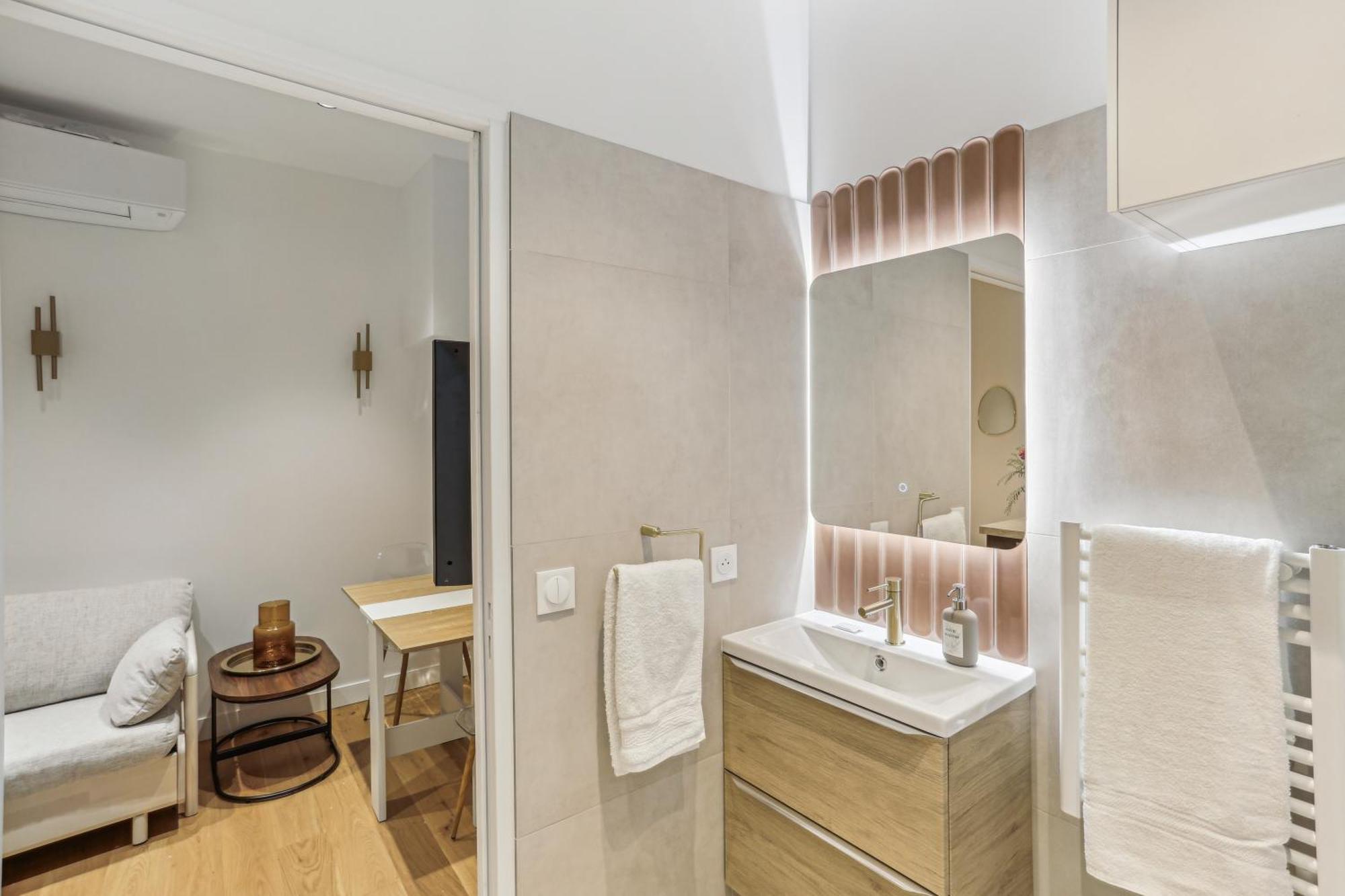 Lavie Maison Hot Tub And Ac Near Arc De Triomphe Paris Bagian luar foto