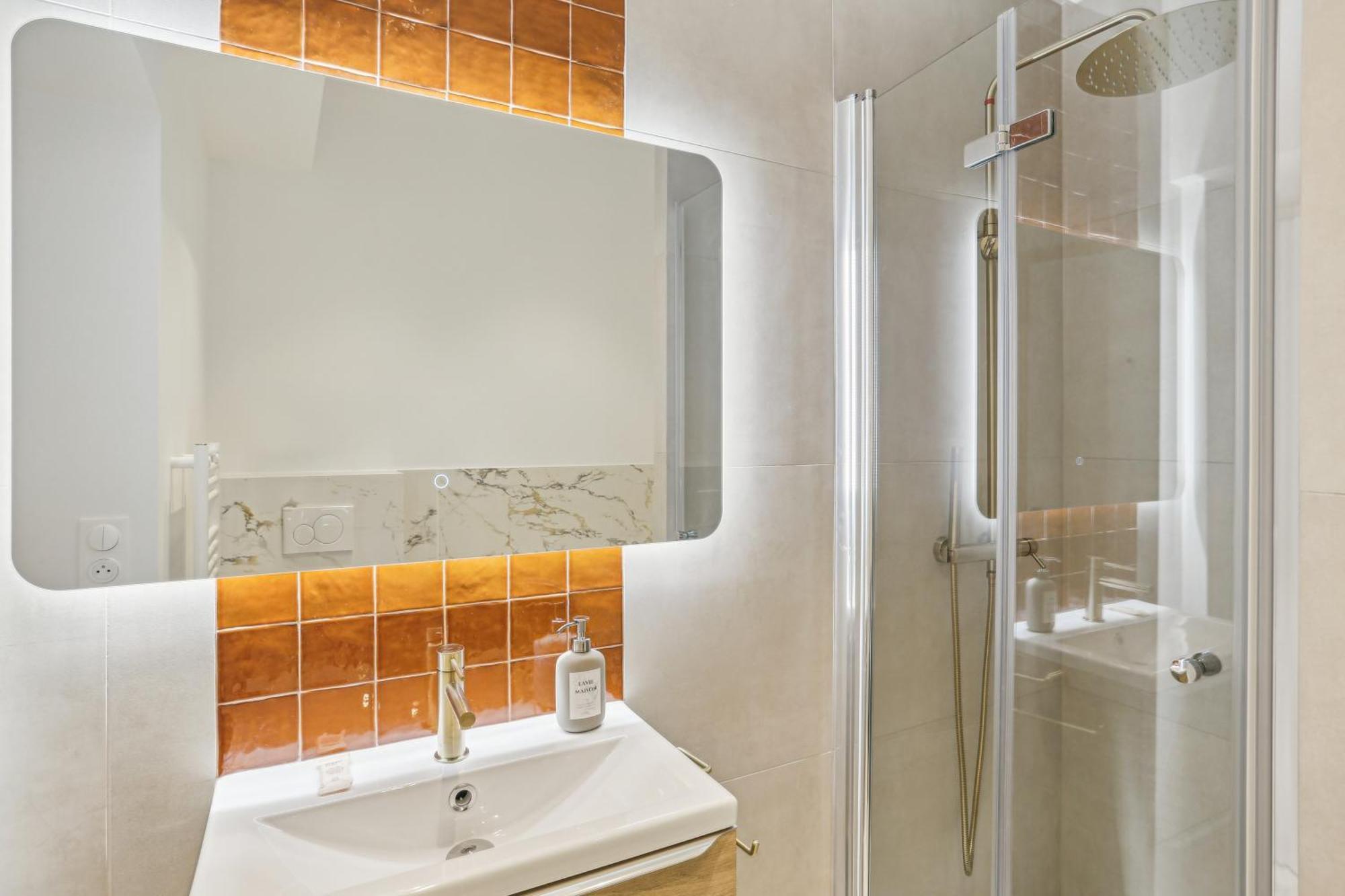 Lavie Maison Hot Tub And Ac Near Arc De Triomphe Paris Bagian luar foto
